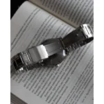 نمای کامل ساعت کاسیو MTP-B180D-1A1VDF با صفحه مشکی و قاب استیل نقره‌ای