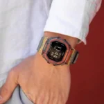 Casio GBD-200SM-1A5DR تصویر 4 قابلیت قفل سگکی ساده و بند رزین خاکستری