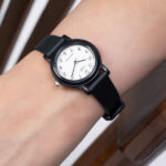 Casio LQ-139BMV-1BLDF تصویر 6 – ساعت مچی با طراحی کلاسیک و بند رزین