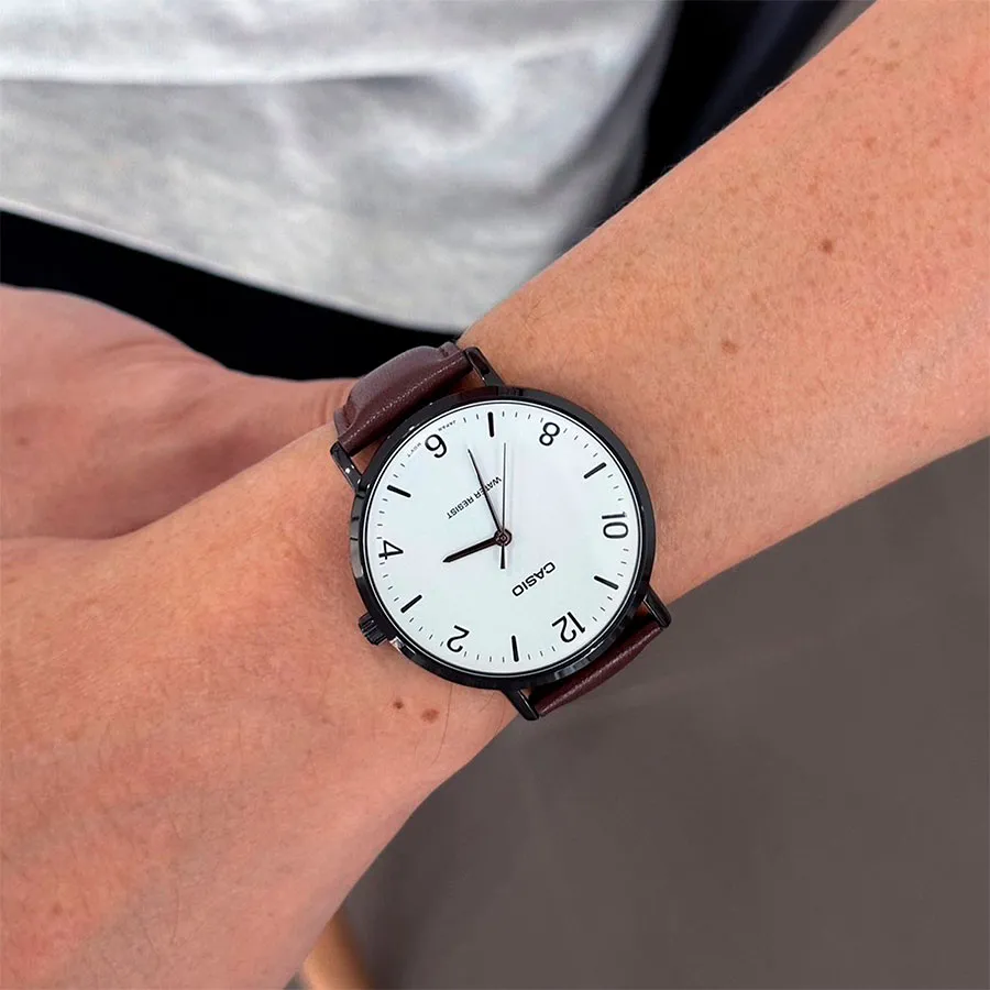 Casio MTP-VT03BL-7BDF بند چرم قرمز قاب مشکی با قفل ساده گالری 04