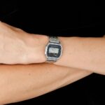 Casio A159W-N1D ساعت دیجیتال Unissex Prateado با قاب رزین کروم و بند استیل - تصویر 2