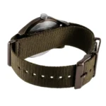 Timex TW2R37500 نمایی دیگر از بند سبز و صفحه سبز