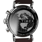 Timex TW2W20800 گالری 004: نمای نزدیک از بند چرم قهوه‌ای و قاب استیل با صفحه نقره‌ای