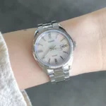 Casio LTP-1302DS-4AVDF نمای رو به رو با شیشه کریستال و بند استیل نقره‌ای