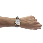 Casio MTP-V004GL-7A تصویر 3 بند چرمی قهوه‌ای همراه با قاب طلایی و صفحه سفید