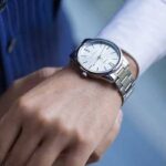 Casio MTP-V005D-7B تصویر 3 با طراحی کلاسیک و بدنه استیل نقره‌ای