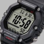 Casio AE-1600H-1AVDF - تصویر ویژگی: قاب رزین مشکی و بند رزین مشکی با صفحه خاکستری