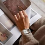 Casio AQ-230A-7AMQYDF نمایش رسمی با صفحه سبز و بند استیل