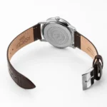 رومر r-971856417505 نمایش روبرو با صفحه سبز، بند چرم قهوهای و قاب استیل ضد زنگ نقرهای