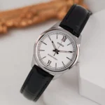 CASIO LTP-V005L-7B2UDF نمای جانبی دوم با بند چرمی مشکی