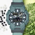 Casio GA-010CE-2ADR ویژگی3 قاب رزین سبز خاکستری و بند پارچه‌ای سبز