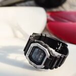 Casio GBX-100S-1DR تصویر 2 - موتور کوارتز، رنگ قاب نقرهای و صفحه مشکی