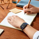 Casio CA-53WF-2BDF گالری چهارم: بند سیلیکون سرمهای و قاب پلاستیک