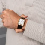 Casio MTP-B190GL-7B1: نمایش نزدیک از صفحه سفید و بند چرم