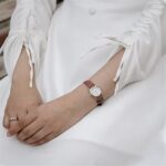 Casio LTP-1094Q-7B8RDF زنانه با قفل سگکی ساده، بند قهوهای و قاب طلایی – گالری تصویر 4