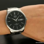 نمای نزدیک ساعت Q&Q CD02-212 با صفحه مشکی و بدنه استیل - تصویر 4