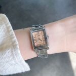 Casio LTP-1234DD-4ADF تصویر نمای نزدیک با قاب چهارگوش نقرهای و بند استیل نقرهای