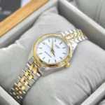 Casio LTP-1129G-7A تصویر 6 - صفحه سفید، قاب گرد با بند استیل نقرهای