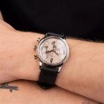 TIMEX TW2W10000 تصویر5 طراحی کلاسیک با بند چرمی مشکی و قاب استیل نقرهای