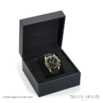 VERSACE VVE0H00225 تصویر 3 با فرم گرد، بدنه استیل 316 و صفحه مشکی