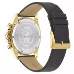 VERSACE VVE0H00225 تصویر 1 با استایل کلاسیک، قاب طلایی استیل، بند چرم مشکی و شیشه یاقوت کبود