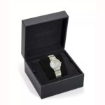 VERSACE VVE0S00325 گالری تصویر 4 - صفحه نقرهای و قفل پروانهای