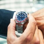 نمای پشت ساعت سیتیزن NB6030-59L4 با بدنه استیل و بند سرمهای