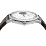 Orient RA-AG0002S00C2 - نمای نزدیک از ساعت با بند چرم قهوهای